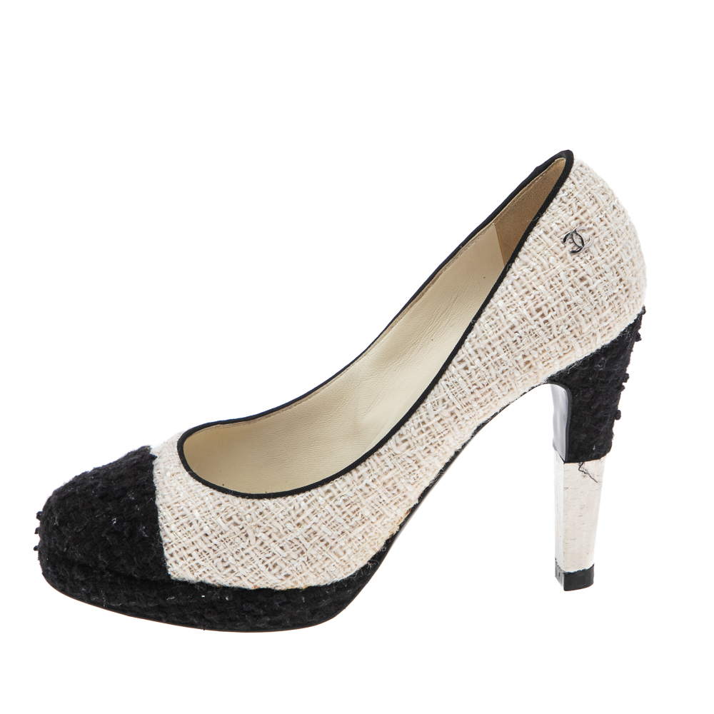 

Chanel Black/White Tweed CC Cap Toe Pumps Size