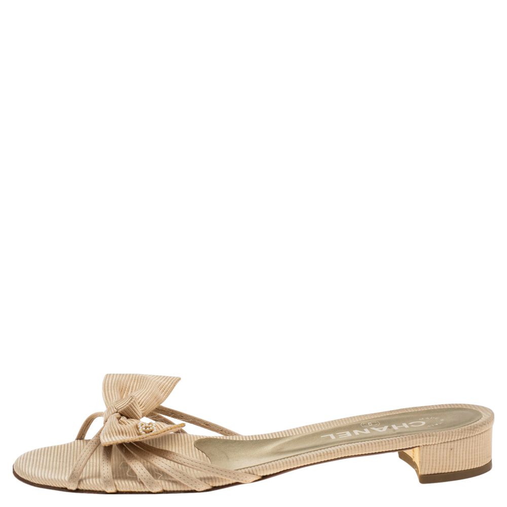 

Chanel Beige Canvas Bow Flat Sandals Size