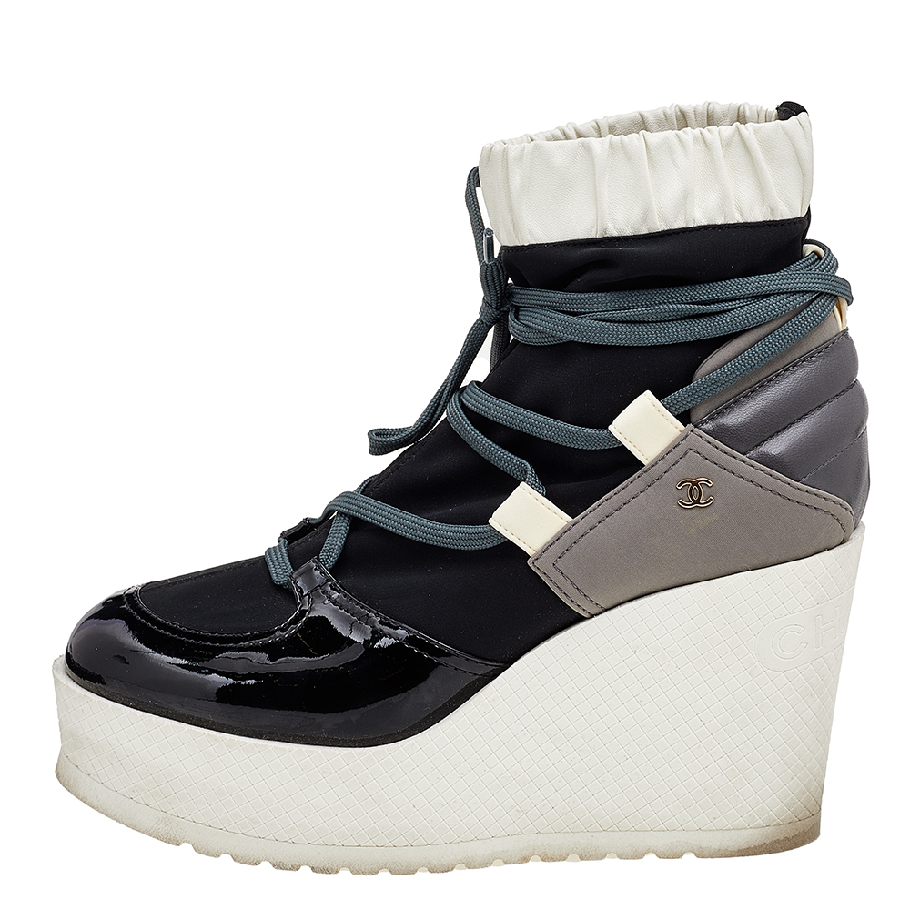 

Chanel White/Black Patent Leather And Fabric Lace Up Wedge Platform Boots Size, Multicolor