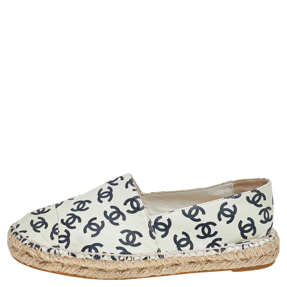 

Chanel Light Cream/Black Printed Leather CC Espadrille Flats Size
