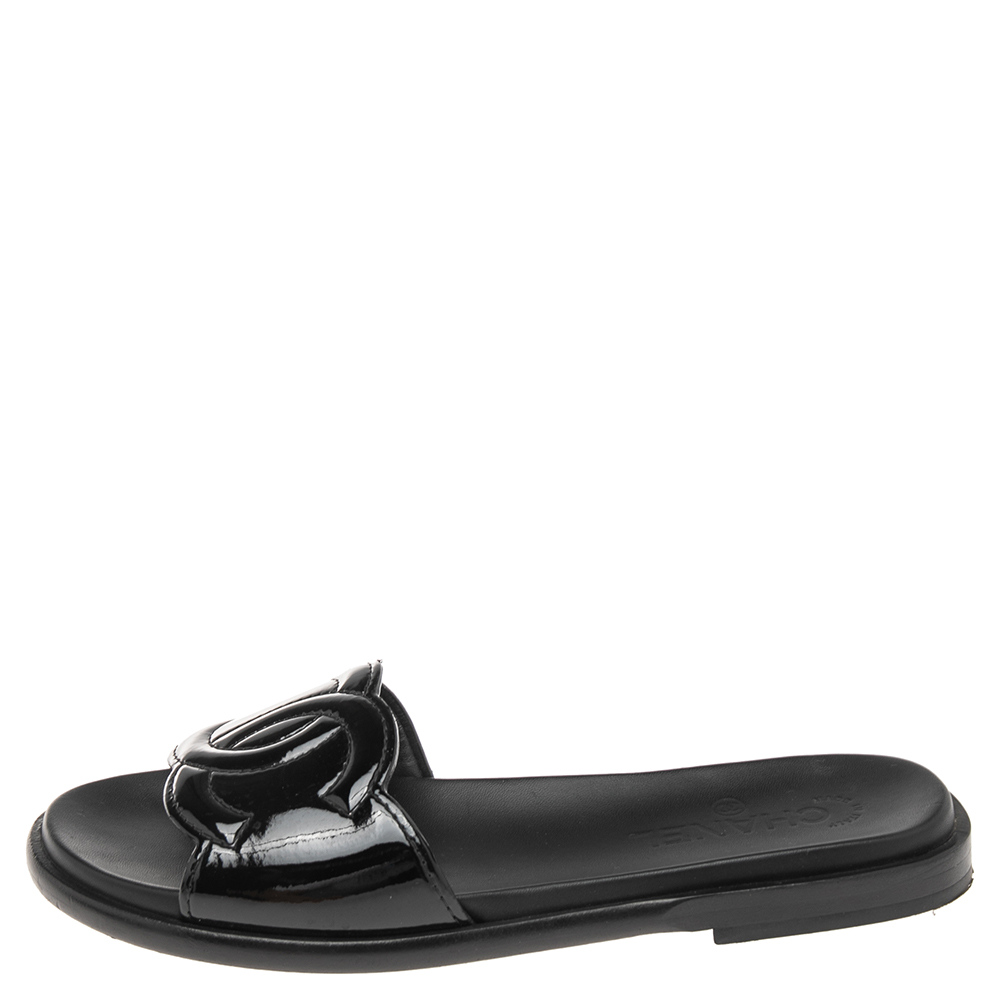 

Chanel Black Patent Leather CC Flat Slides Size