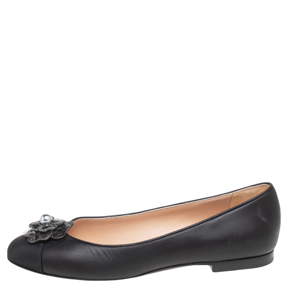 

Chanel Black Leather and Fabric Camellia Pearl Flower Ballet Flats Size