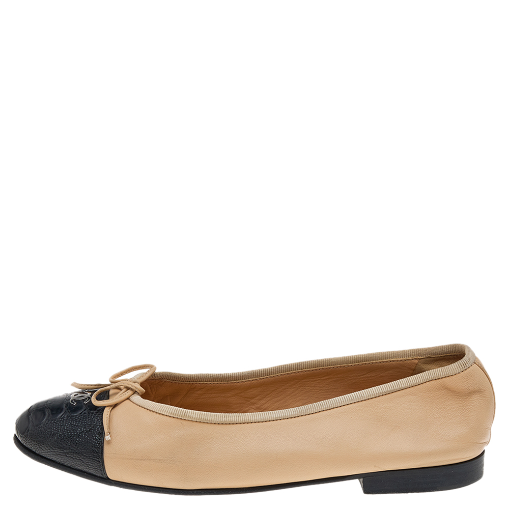 

Chanel Beige/Black Leather CC Bow Ballet Flats Size