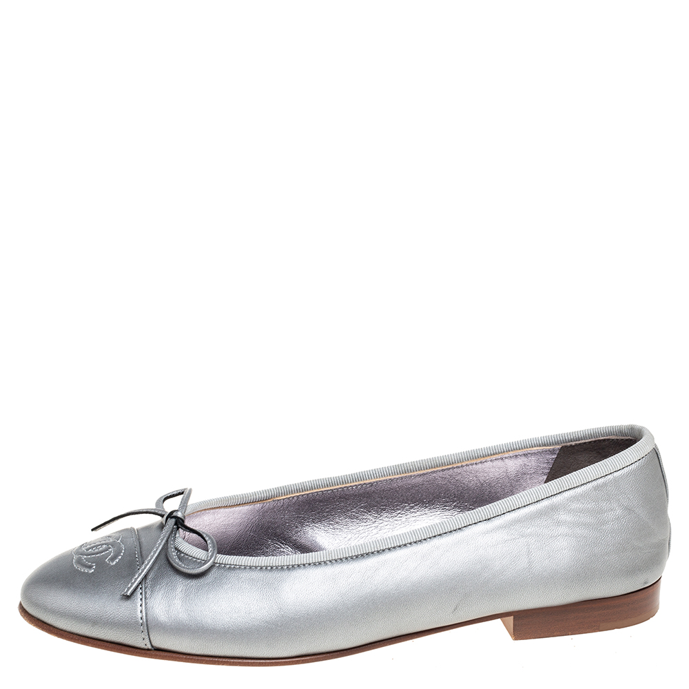 

Chanel Metallic Grey Leather CC Cap Toe Bow Ballet Flats Size