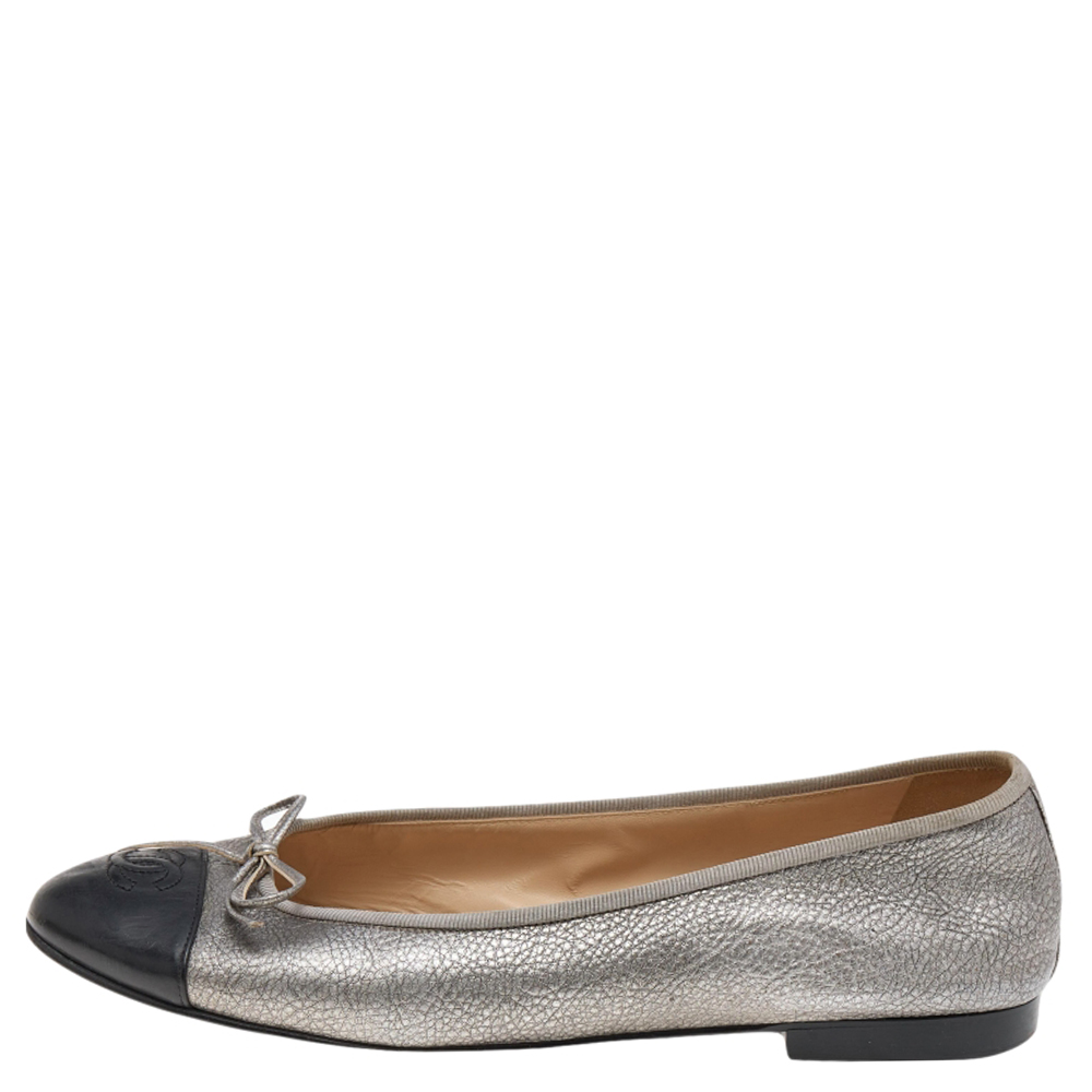 

Chanel Silver/Black Leather CC Bow Cap Toe Ballet Flats Size