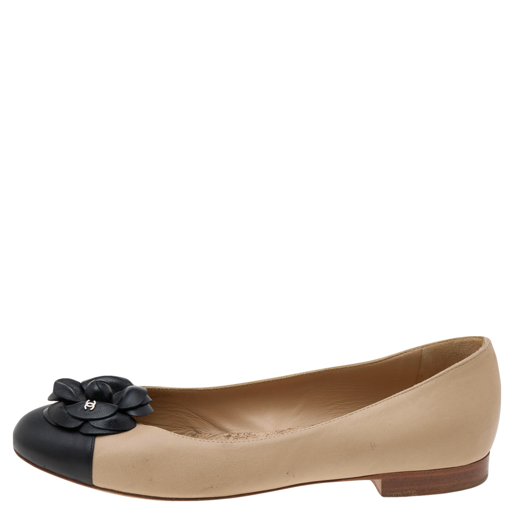 

Chanel Beige/Black Leather Camellia Flower Ballet Flats Size 38C