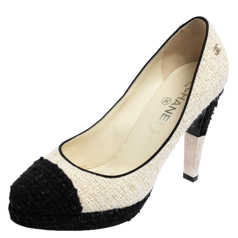 Pre-owned Chanel Ivory/black Tweed Cap-toe Pumps Size 40 In White