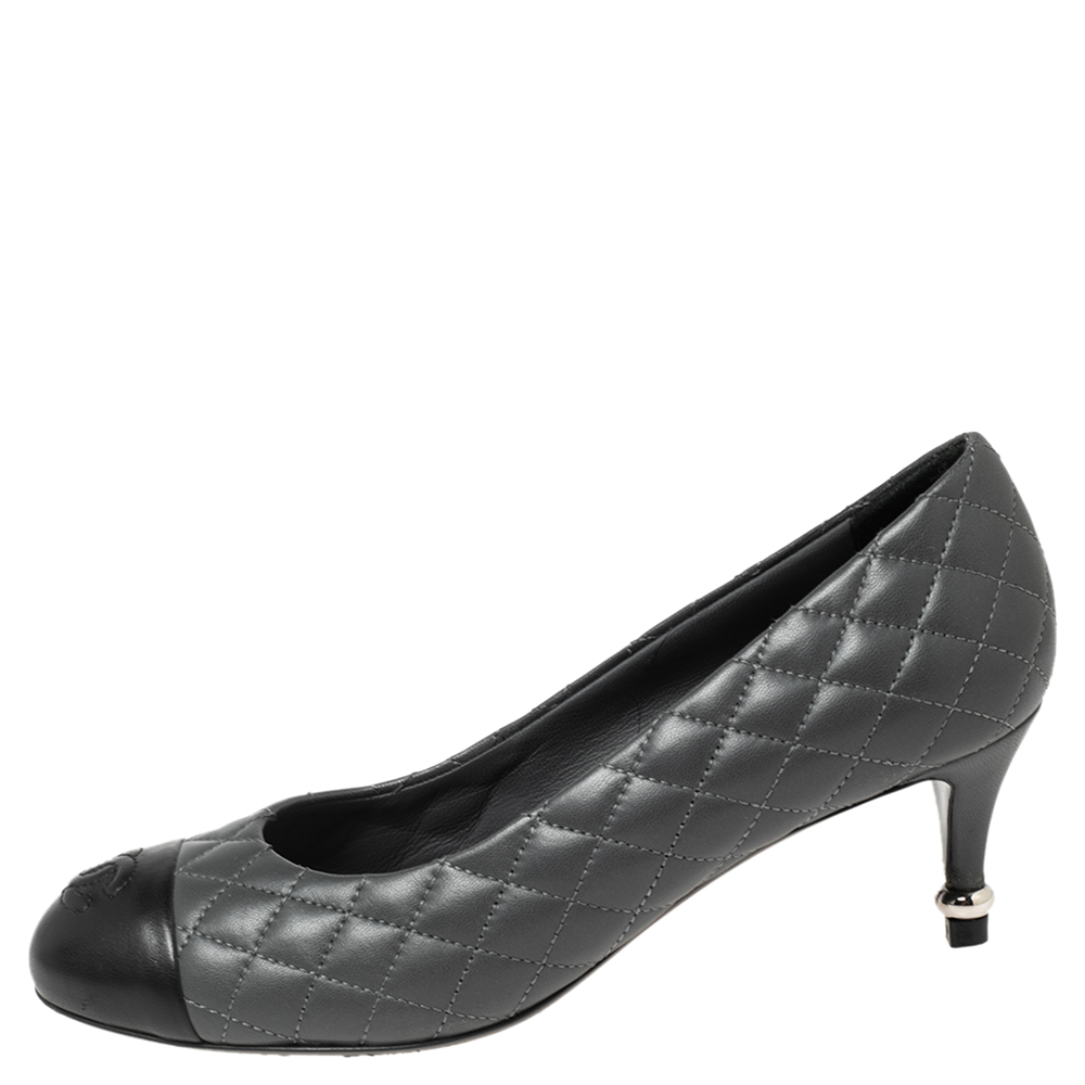 

Chanel Grey/Black Quilted Leather CC Cap Toe Pumps Size