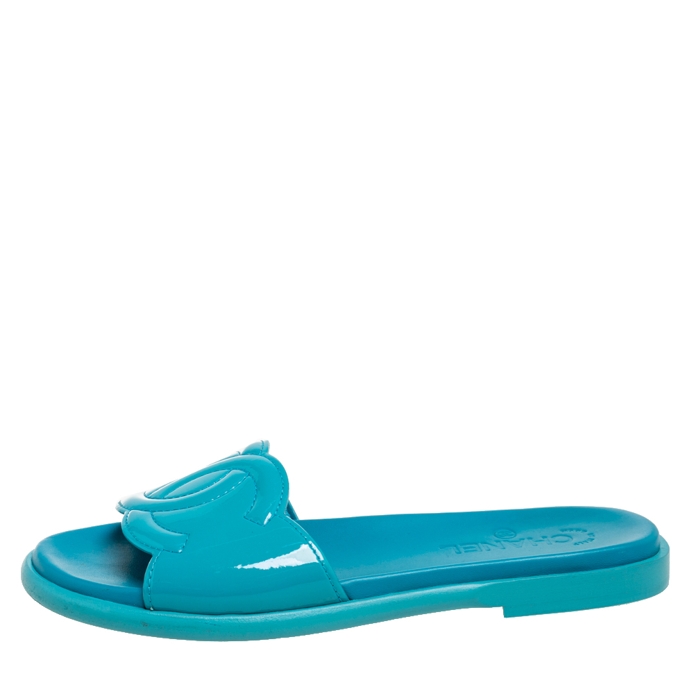 

Chanel Blue Patent Leather CC Flat Slides Size