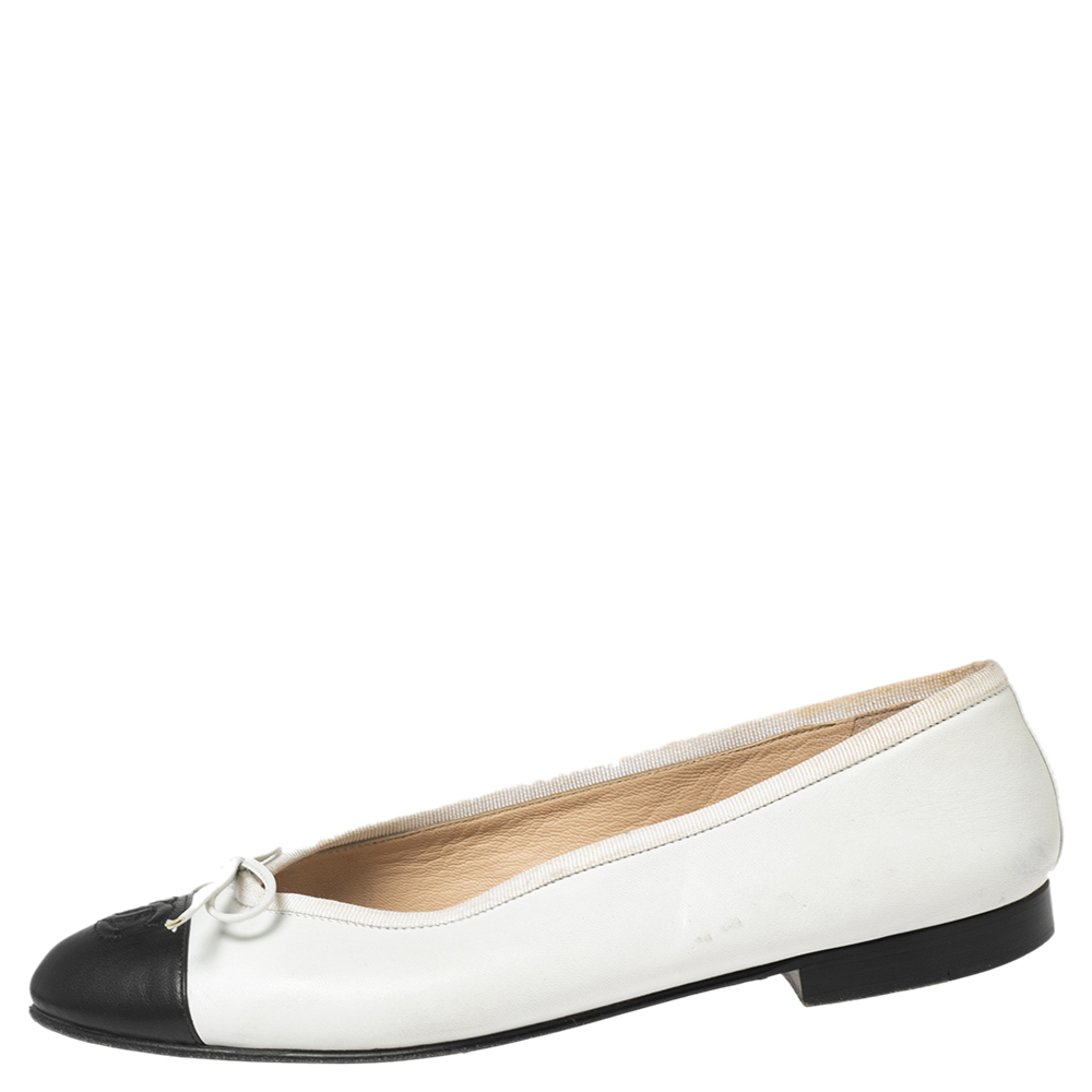 

Chanel Black/White Leather CC Cap Toe Bow Ballet Flats Size