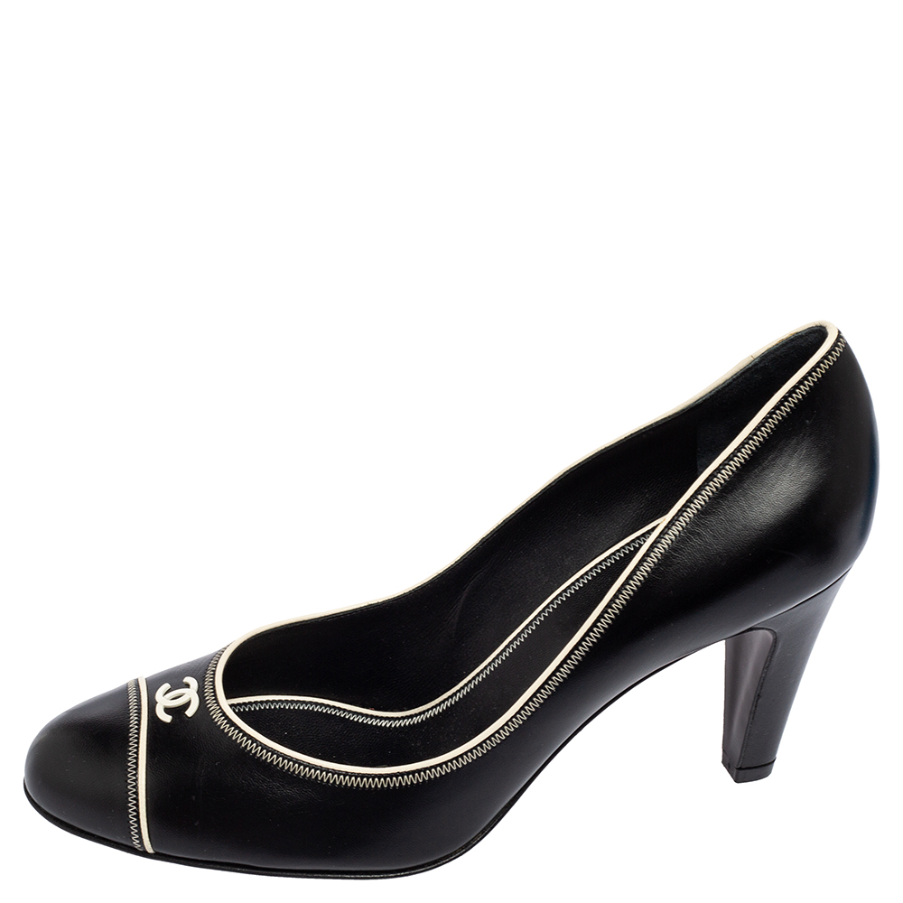 

Chanel Black Leather CC Round-Toe Pumps Size