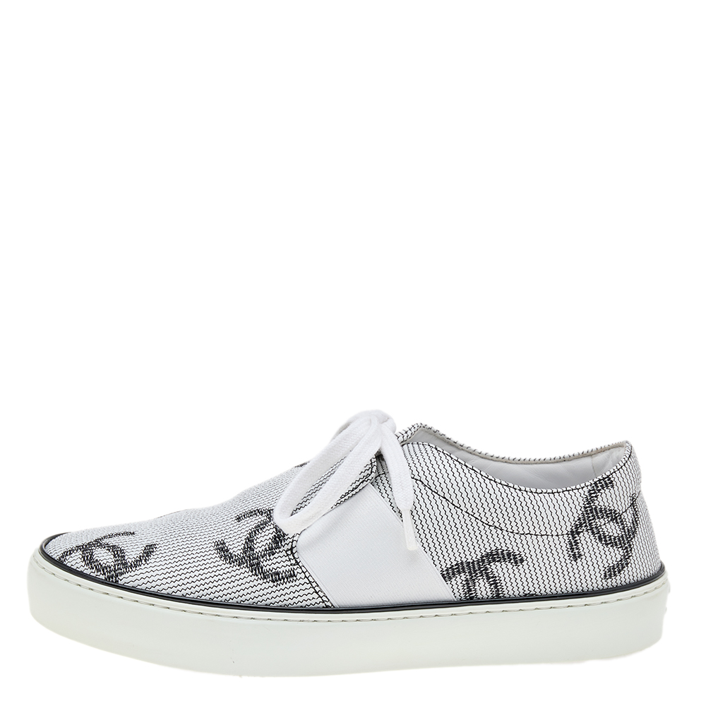 

Chanel White Leather CC Low Top Sneakers Size