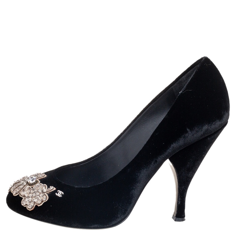 

Chanel Black Velvet Crystal Embellished Pumps Size
