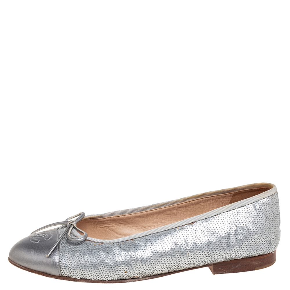 

Chanel Metallic Grey Sequins and Leather Cap-Toe CC Bow Ballet Flats Size