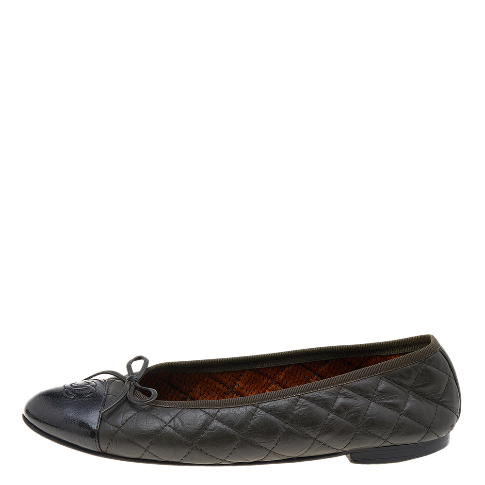 

Chanel Grey/Black Quilted Leather CC Cap Toe Bow Ballet Flats Size