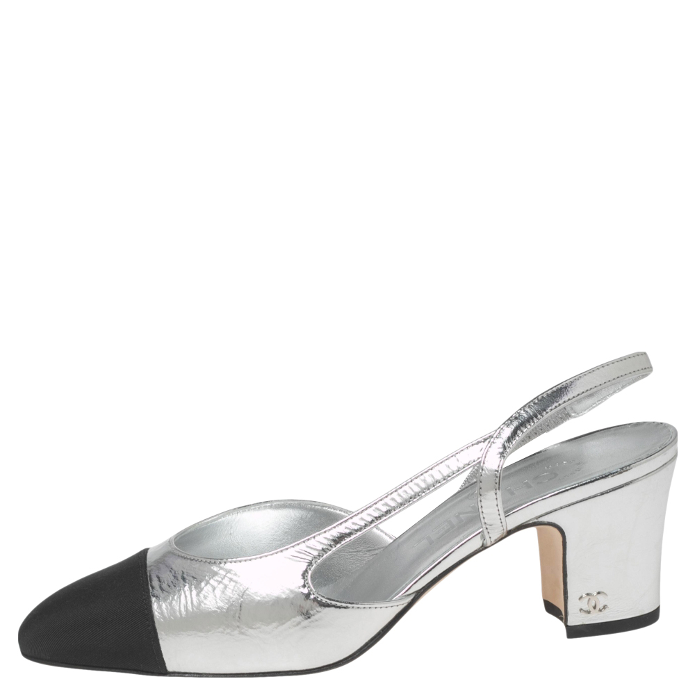 

Chanel Silver/Black Leather and Fabric Cap-Toe Slingback Sandals Size