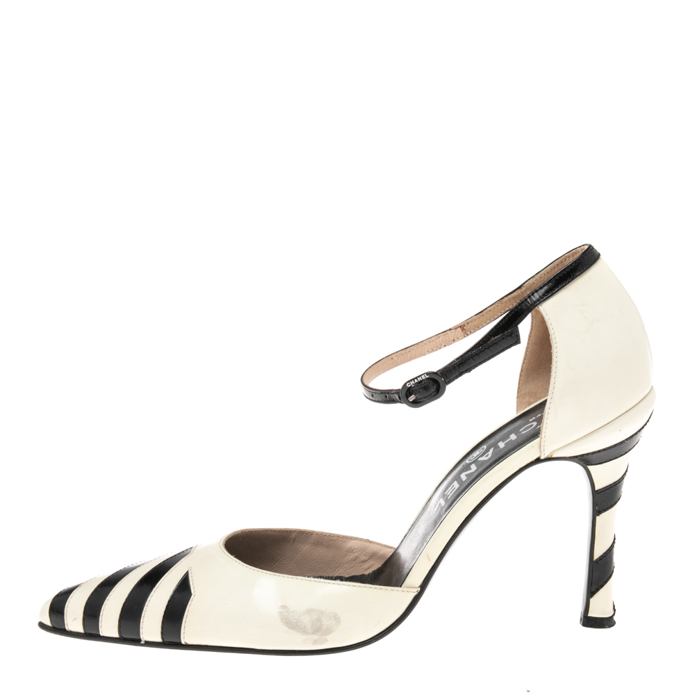 

Chanel Black/White Leather Pointed Toe Ankle Strap Sandals Size