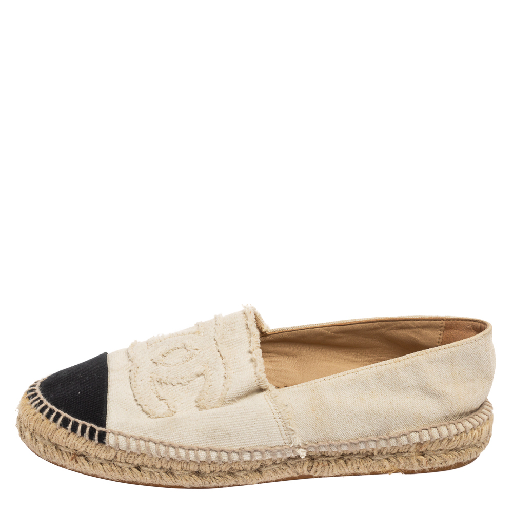 

Chanel Beige/Black Canvas CC Cap-Toe Flat Espadrilles Size