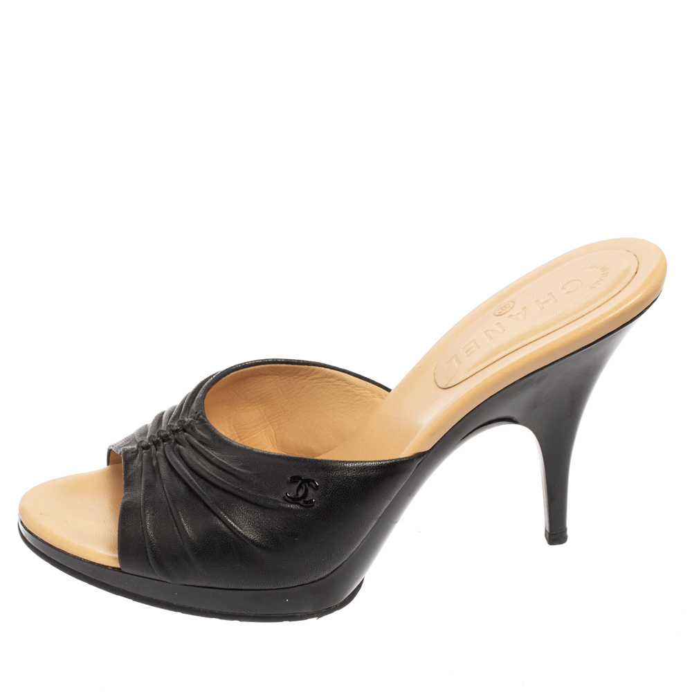 

Chanel Black Pleated Leather Slide Sandals Size