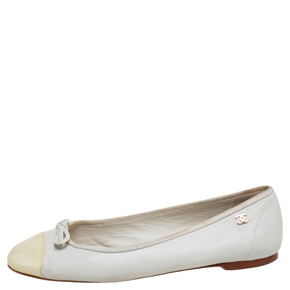 

Chanel Grey/Yellow Patent And Leather Cap Toe Bow Ballet Flats Size