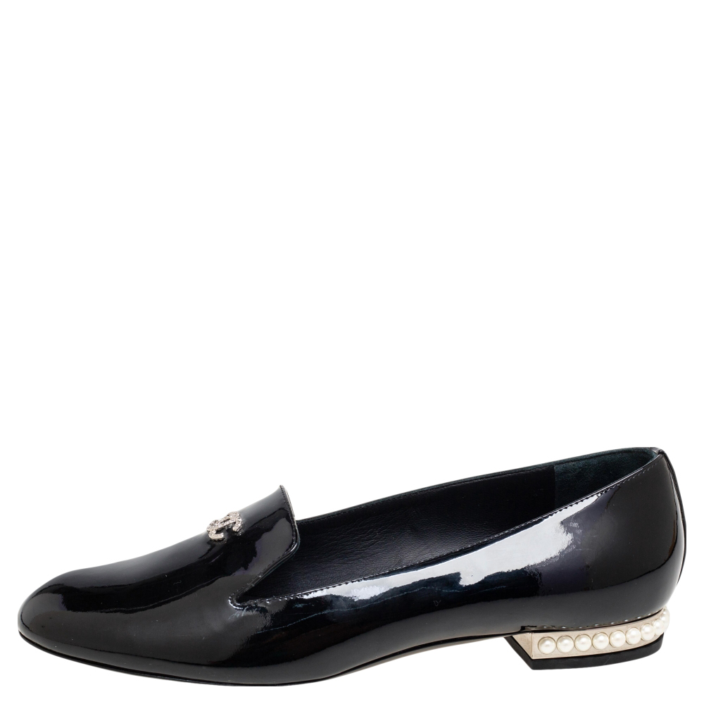 

Chanel Black Patent Leather CC Faux Pearl Loafers Size