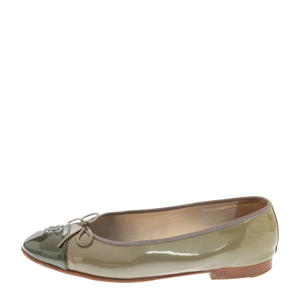 

Chanel Two-Tone Patent Leather CC Cap Toe Bow Ballet Flats Size, Green