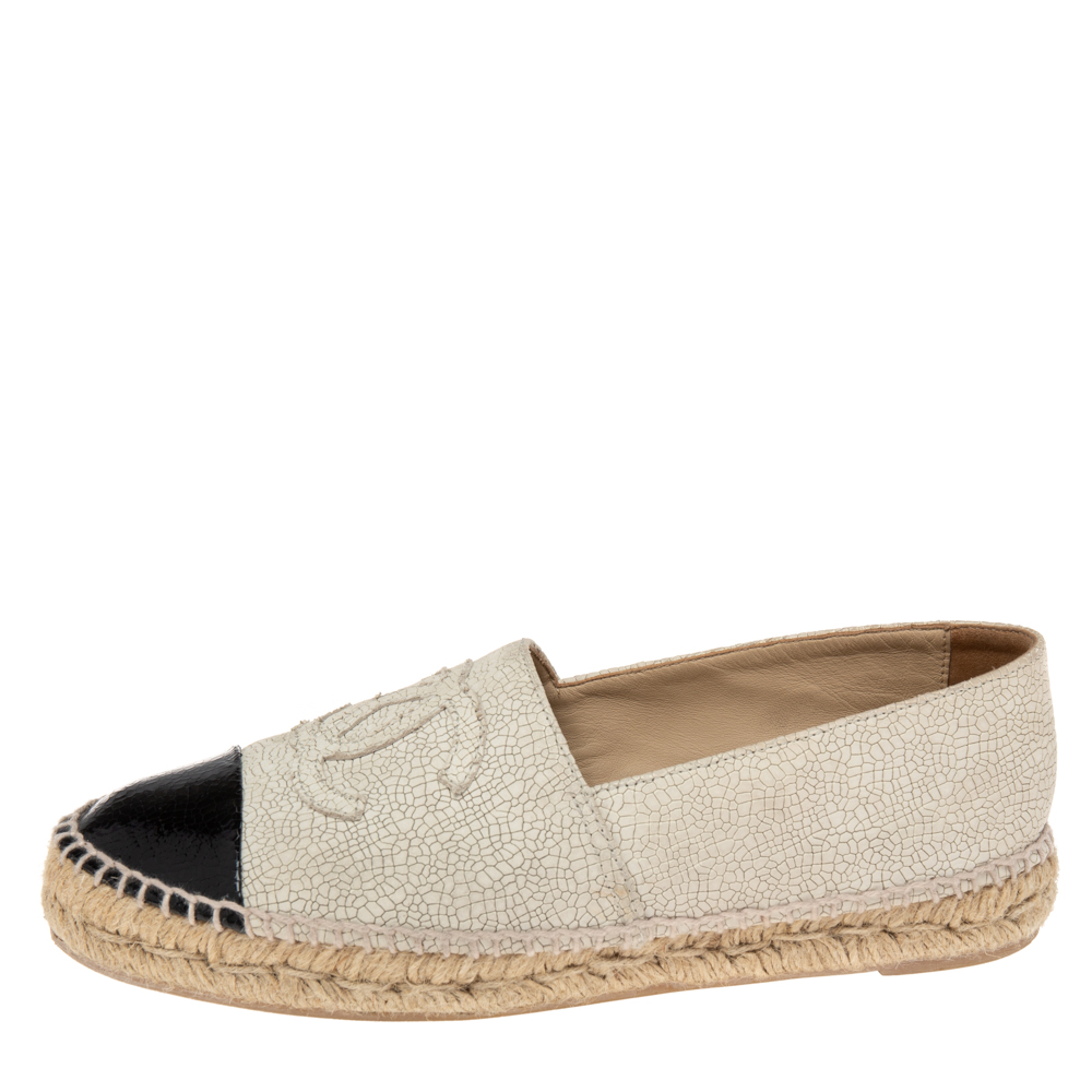 

Chanel Grey/Black Patent and Leather CC Espadrille Flats Size