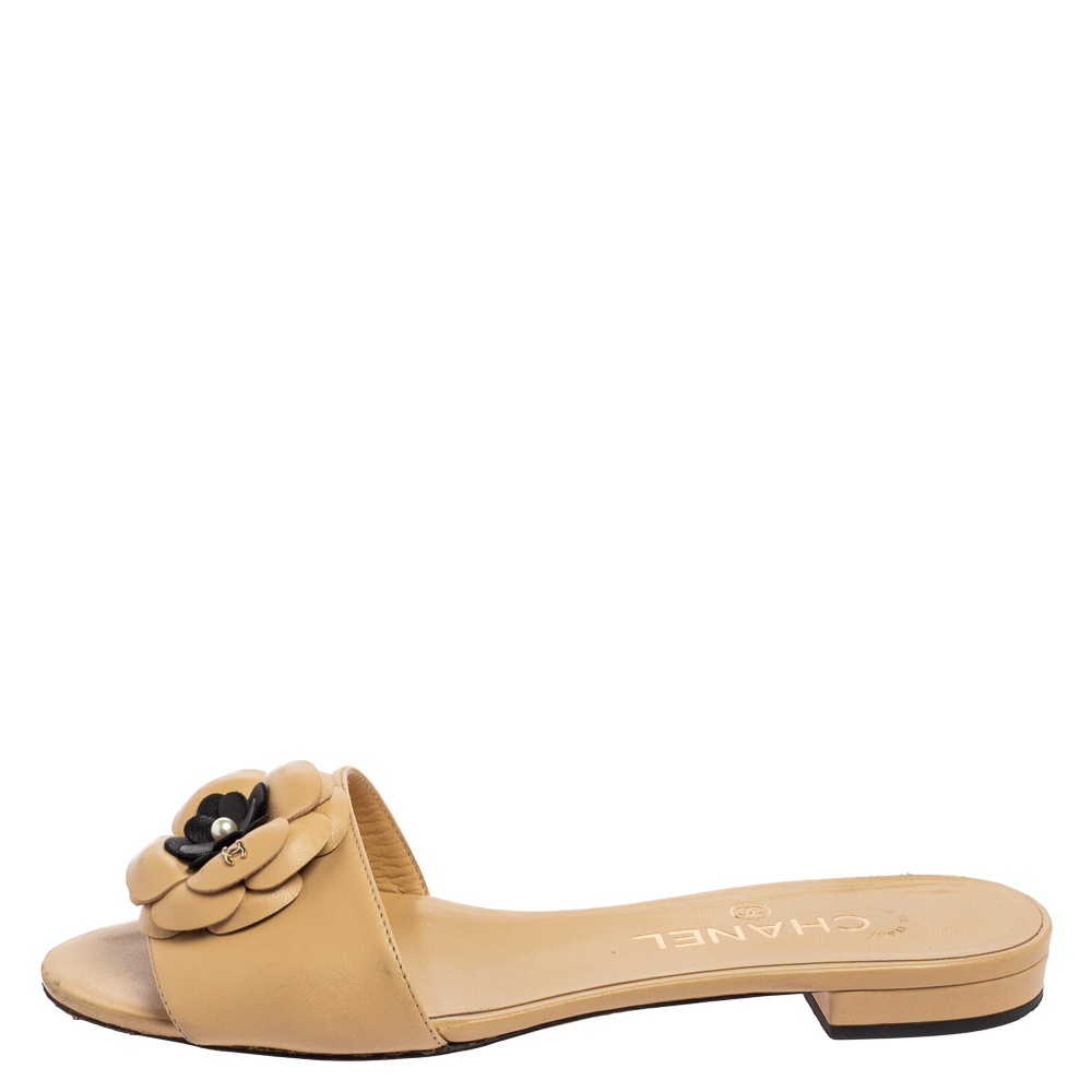 

Chanel Beige Leather Camellia Flat Sandals Size