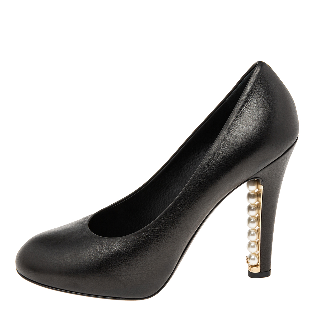 

Chanel Black Leather CC Round Toe Pumps Size
