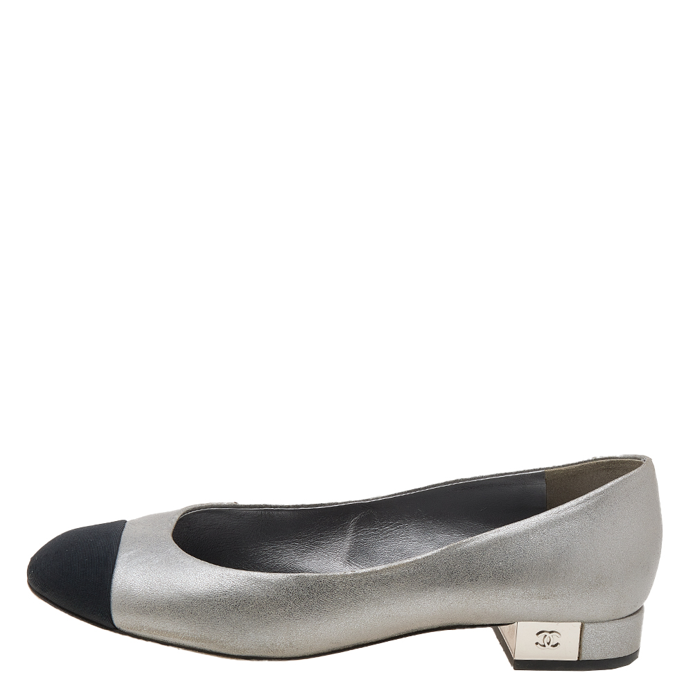 

Chanel Metallic Grey/Black Leather And Canvas Ballet Flats Size