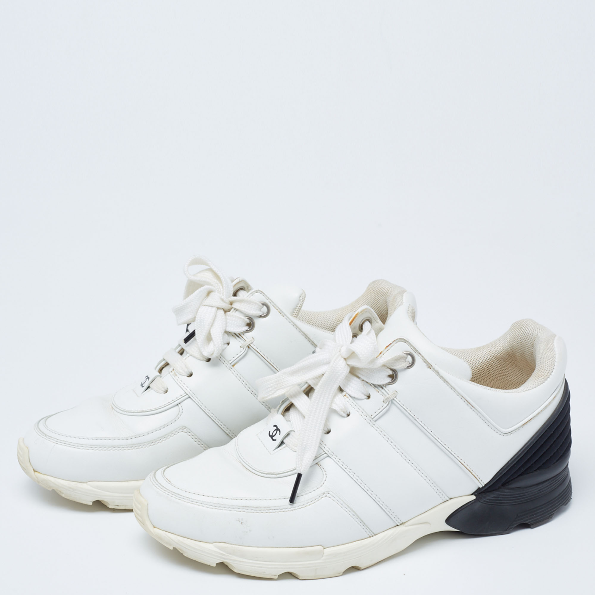 

Chanel White/Black Leather CC Lace Up Sneakers Size