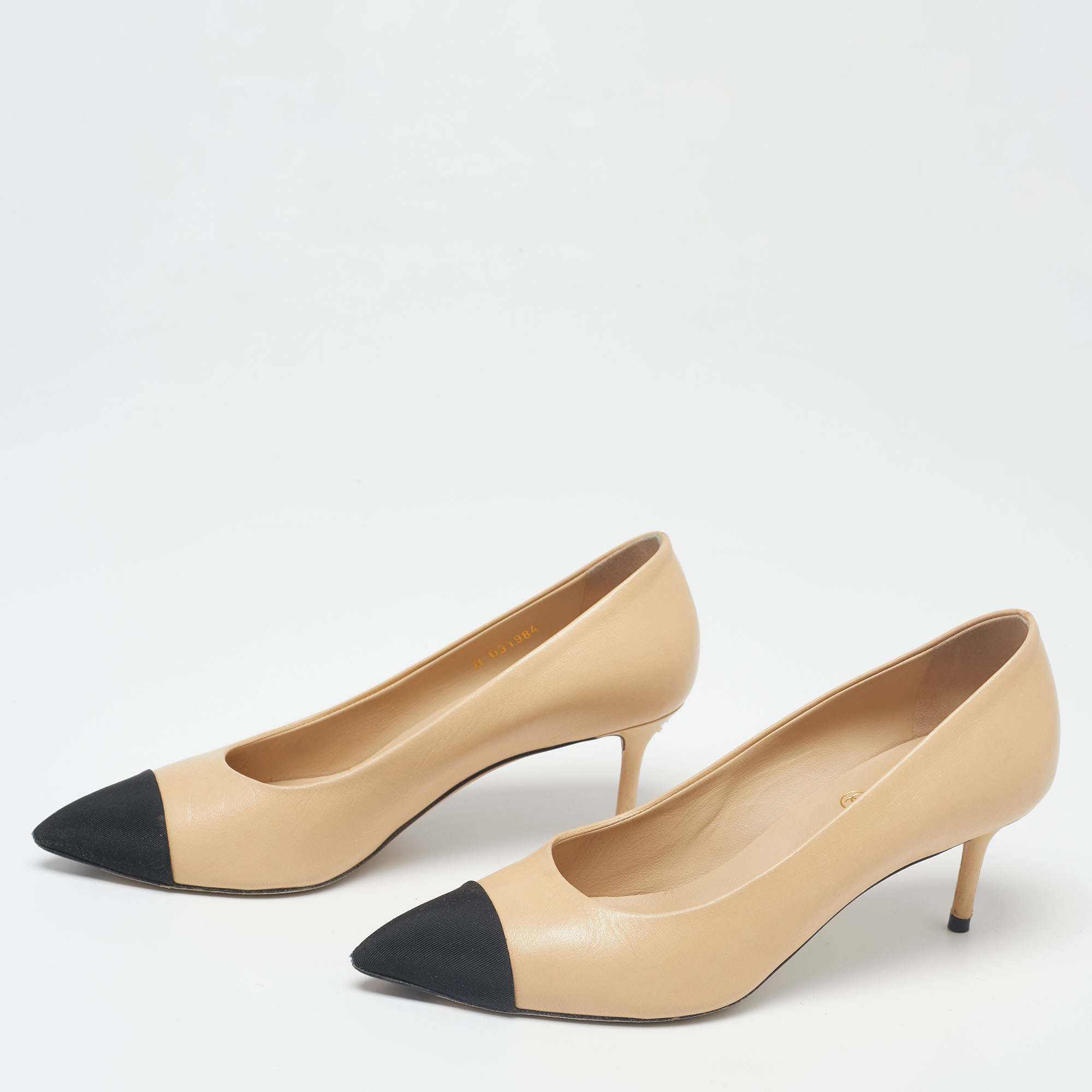 

Chanel Black/Beige Leather and Fabric Cap Toe Pointed Toe Pumps Size