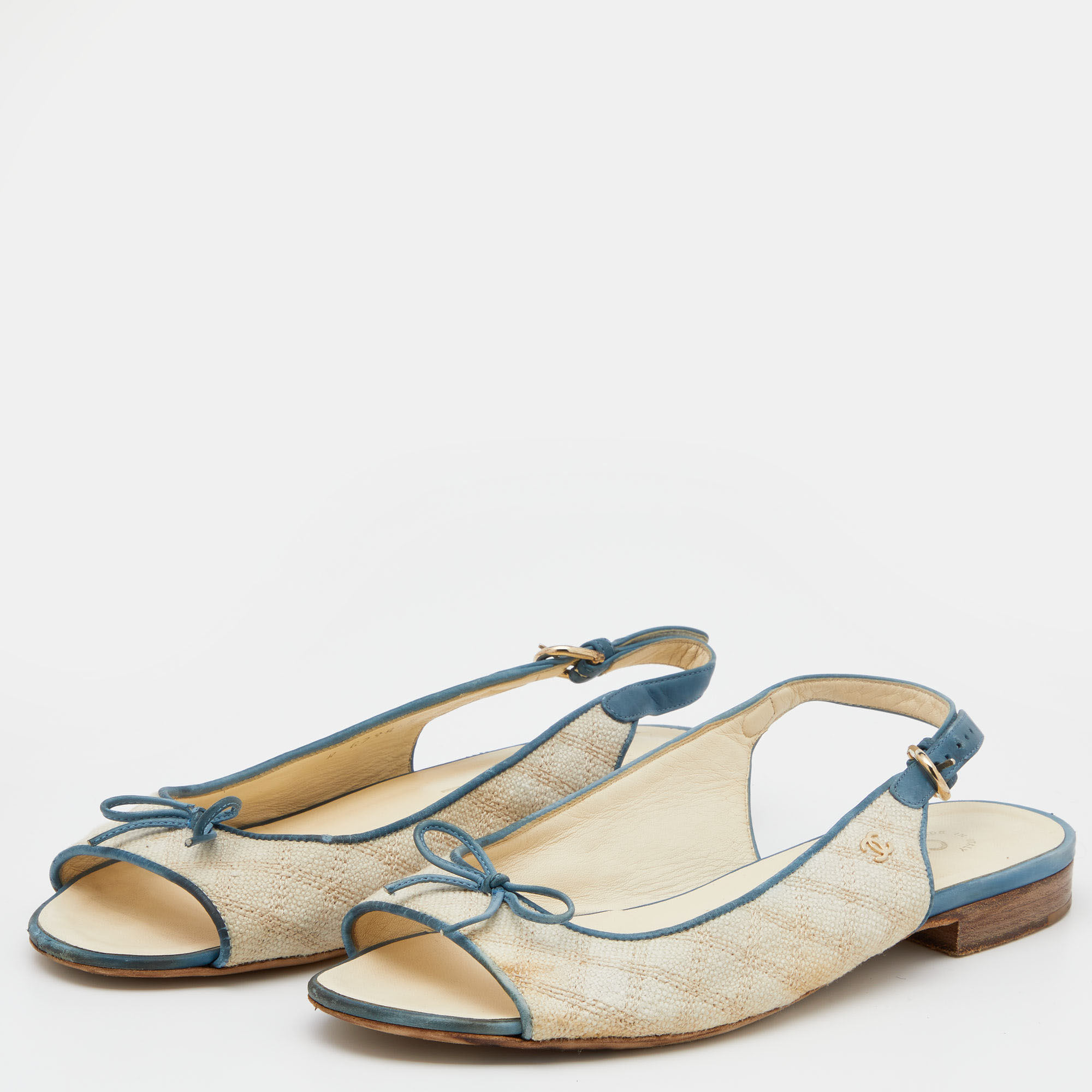 

Chanel Cream/Blue Leather And Canvas CC Bow Slingback Flat Sandals Size