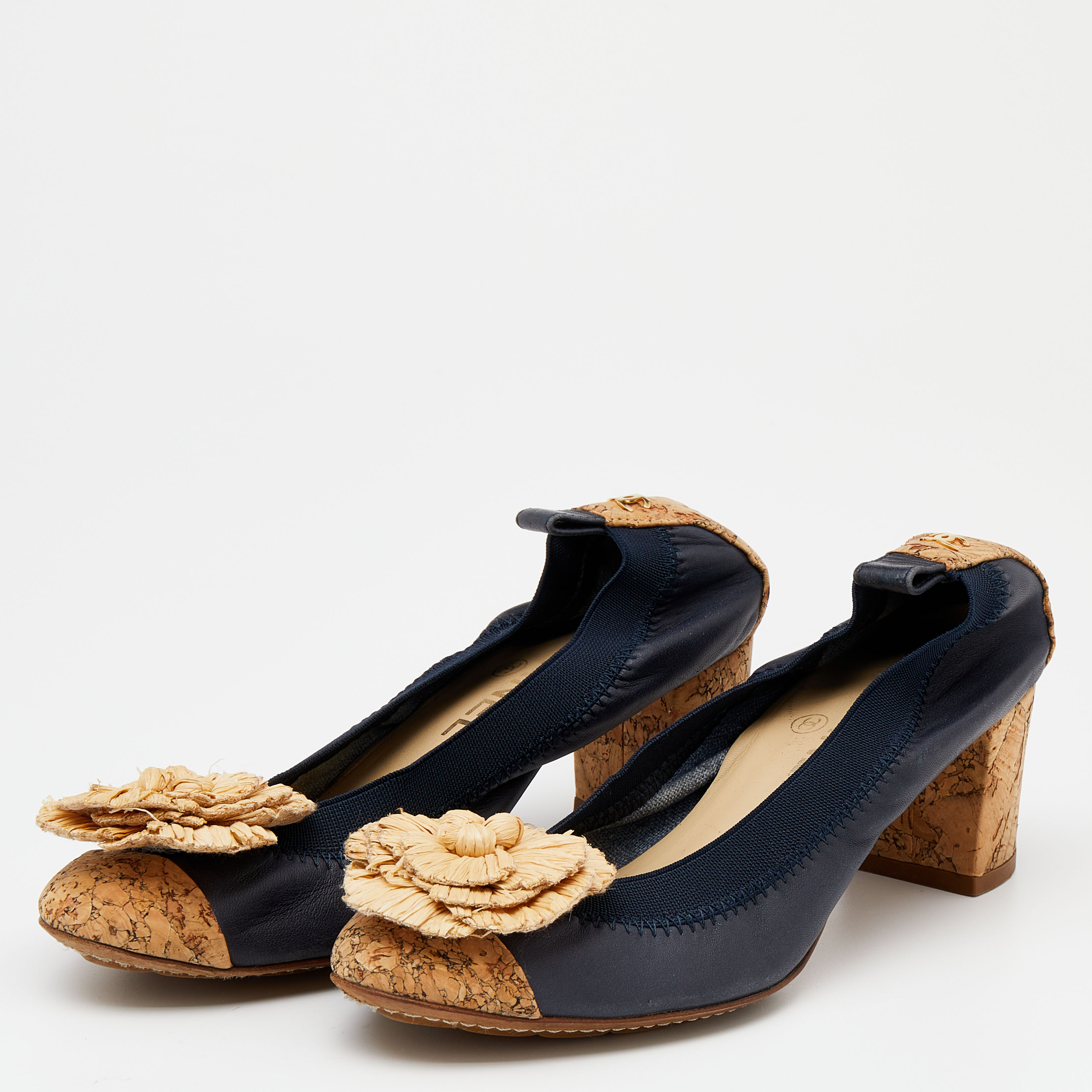 

Chanel Navy Blue/Beige Leather And Raffia Camellia Scrunch Cork Block Heel Pumps Size