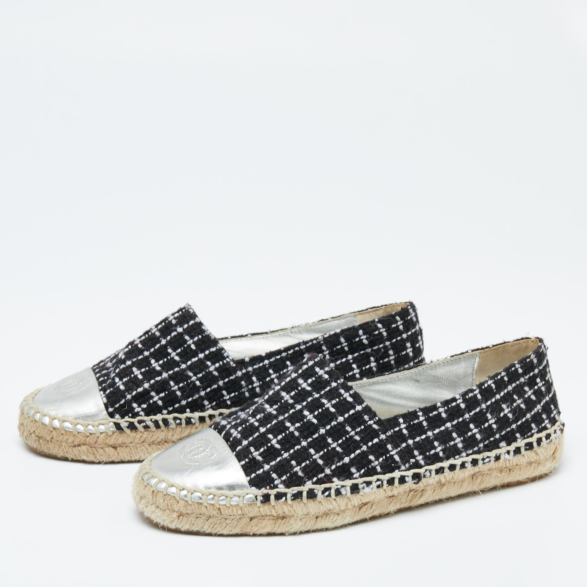 

Chanel Black/Silver Tweed and Leather CC Cap-Toe Flat Espadrilles Size