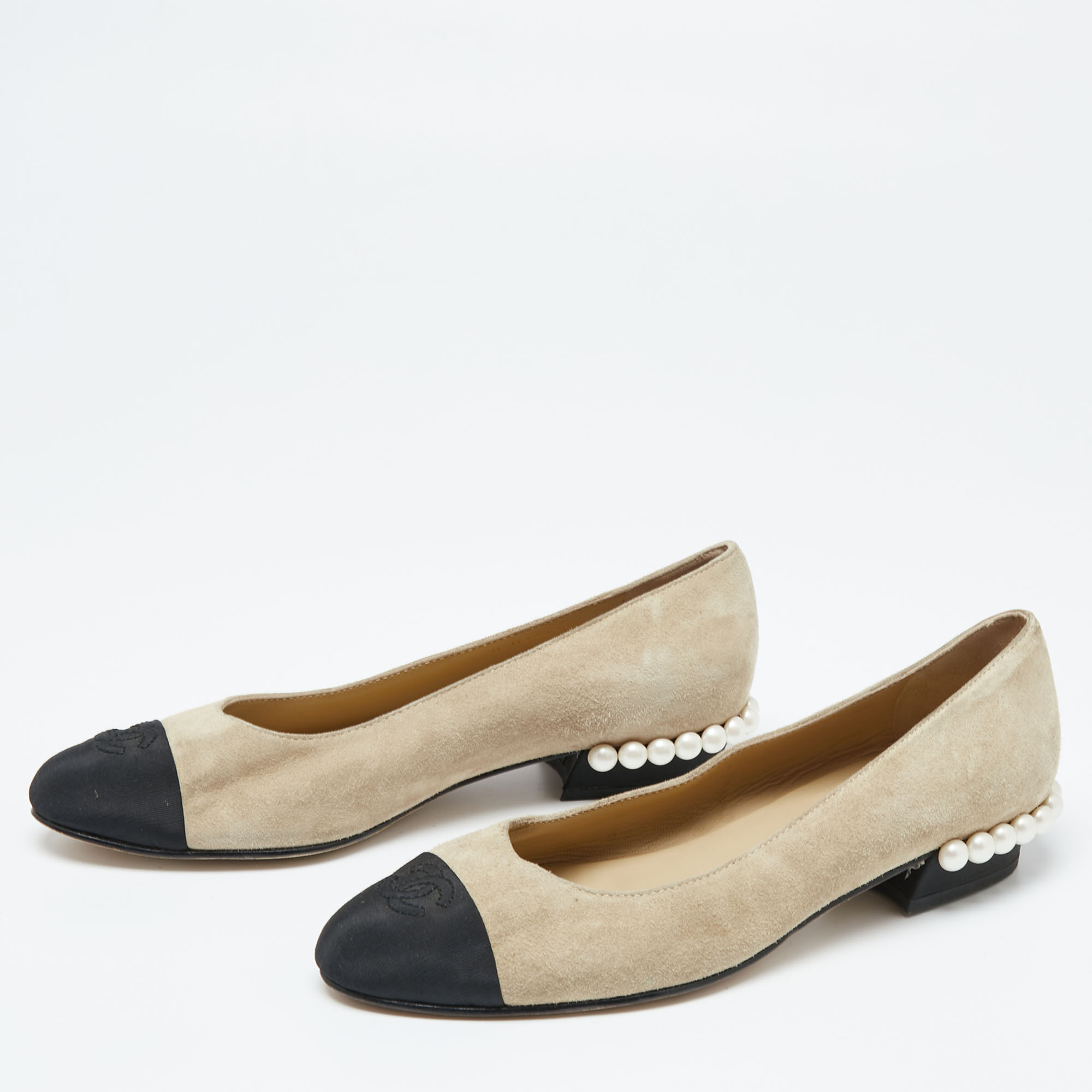 

Chanel Beige/Black Suede and Fabric Cap-Toe CC Pearl Embellished Ballet Flats Size
