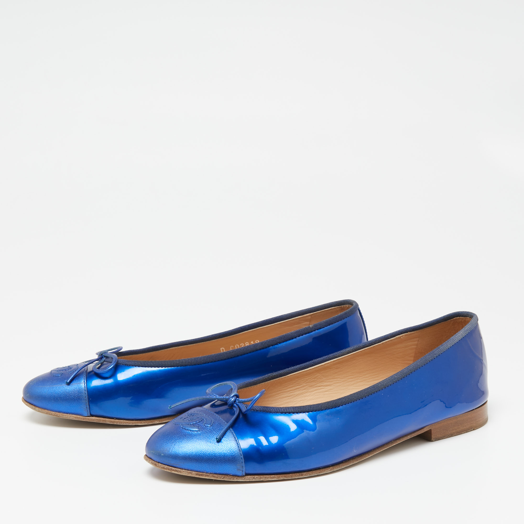

Chanel Royal Blue Patent and Leather CC Cap-Toe Bow Ballet Flats Size