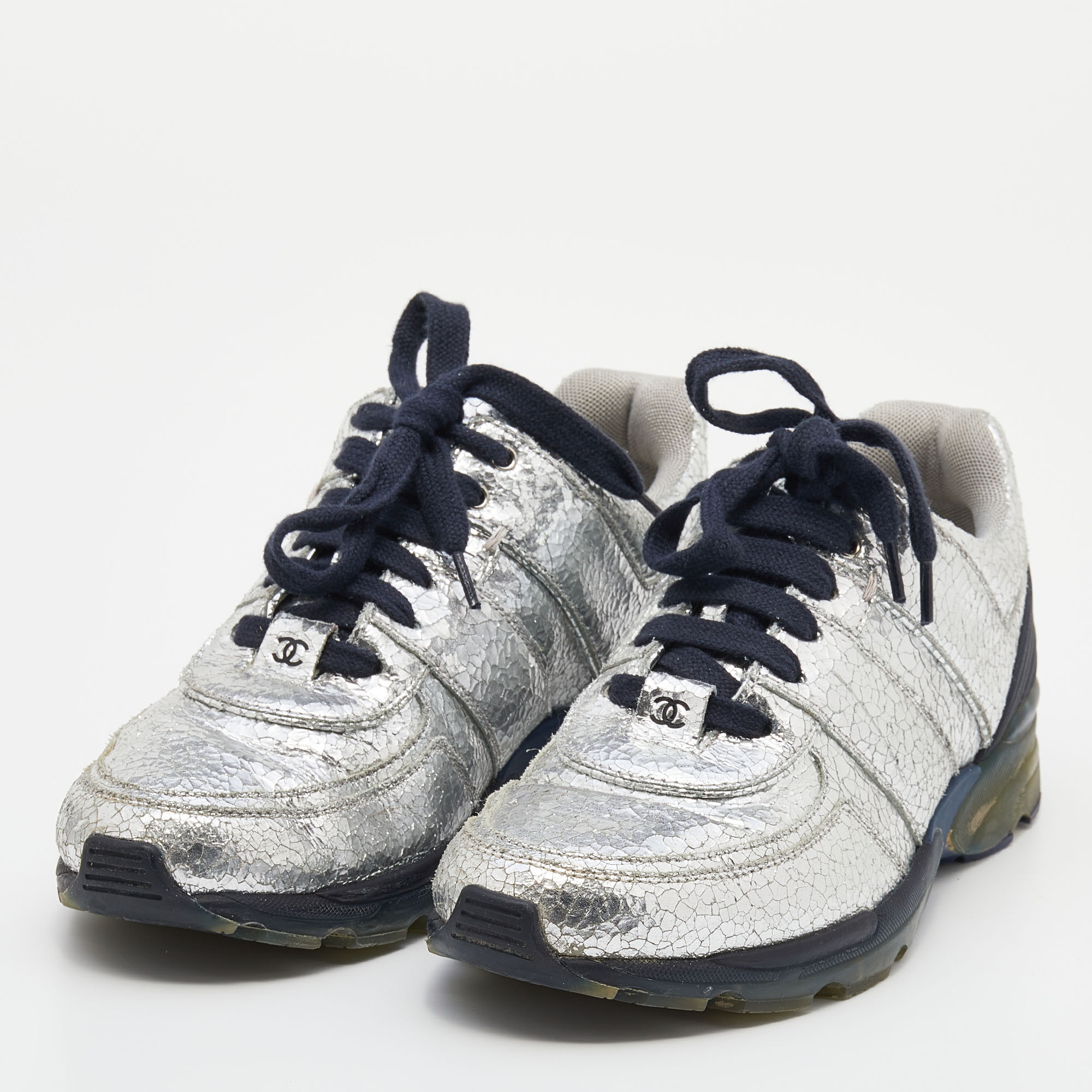 

Chanel Silver Crinkled Leather CC Low Top Sneakers Size