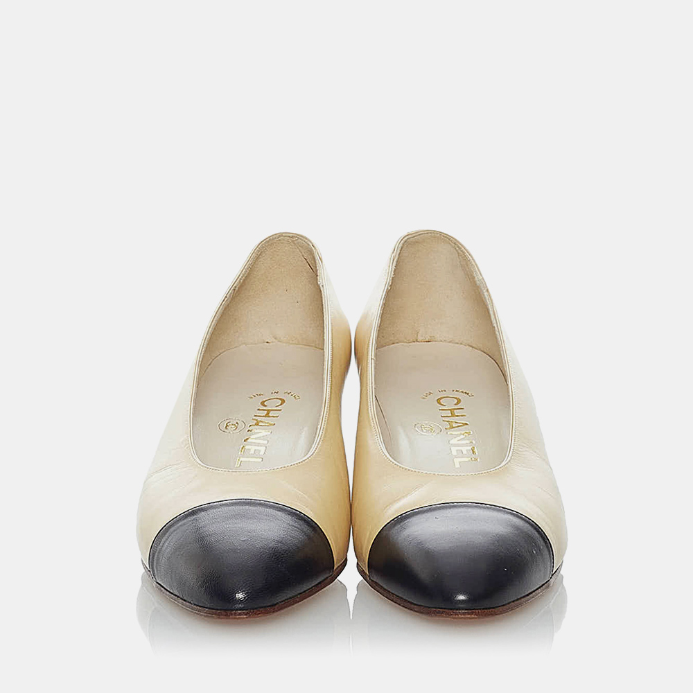 

Chanel Beige CC Leather Pumps Size