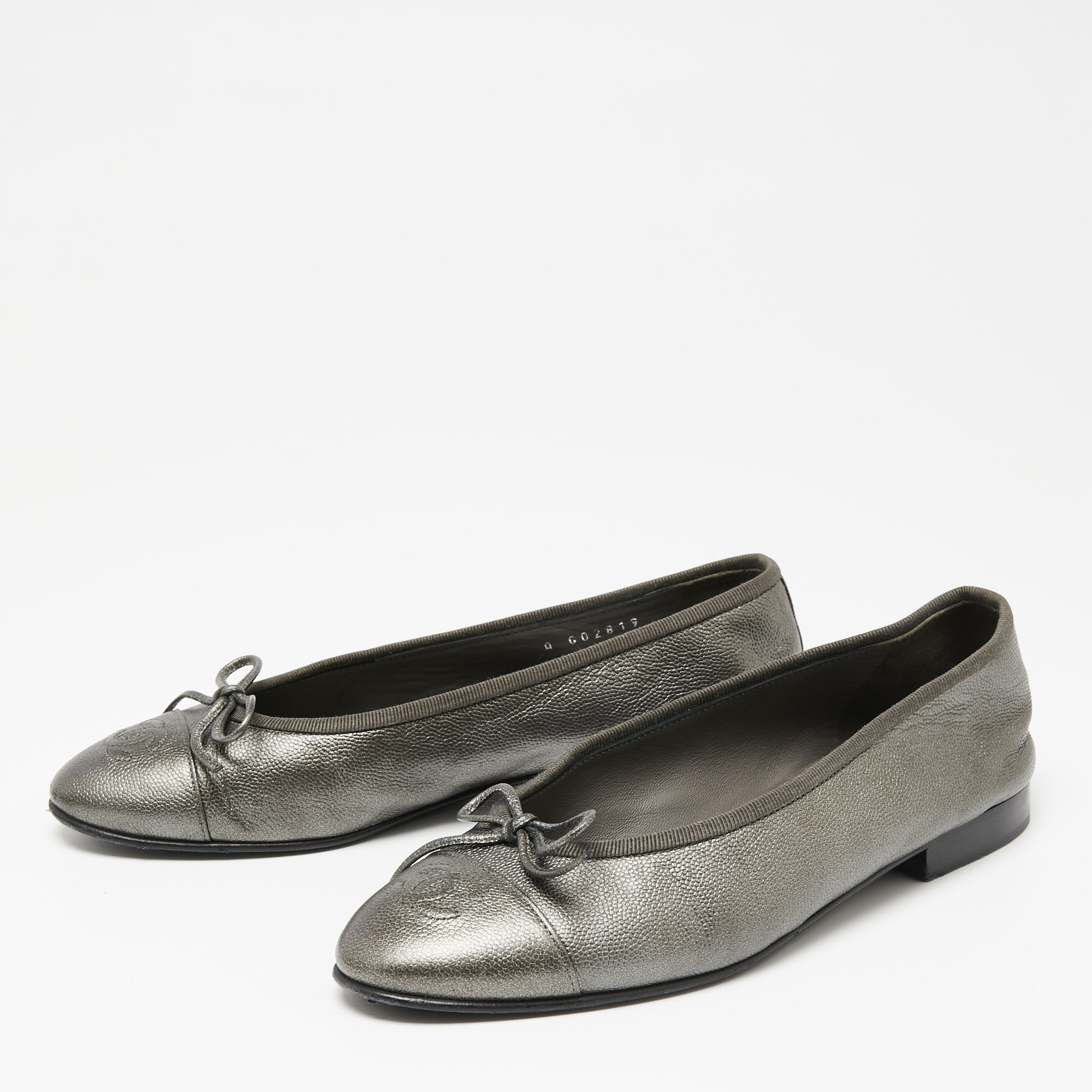 

Chanel Metallic Grey Leather CC Cap Toe Bow Ballet Flats Size