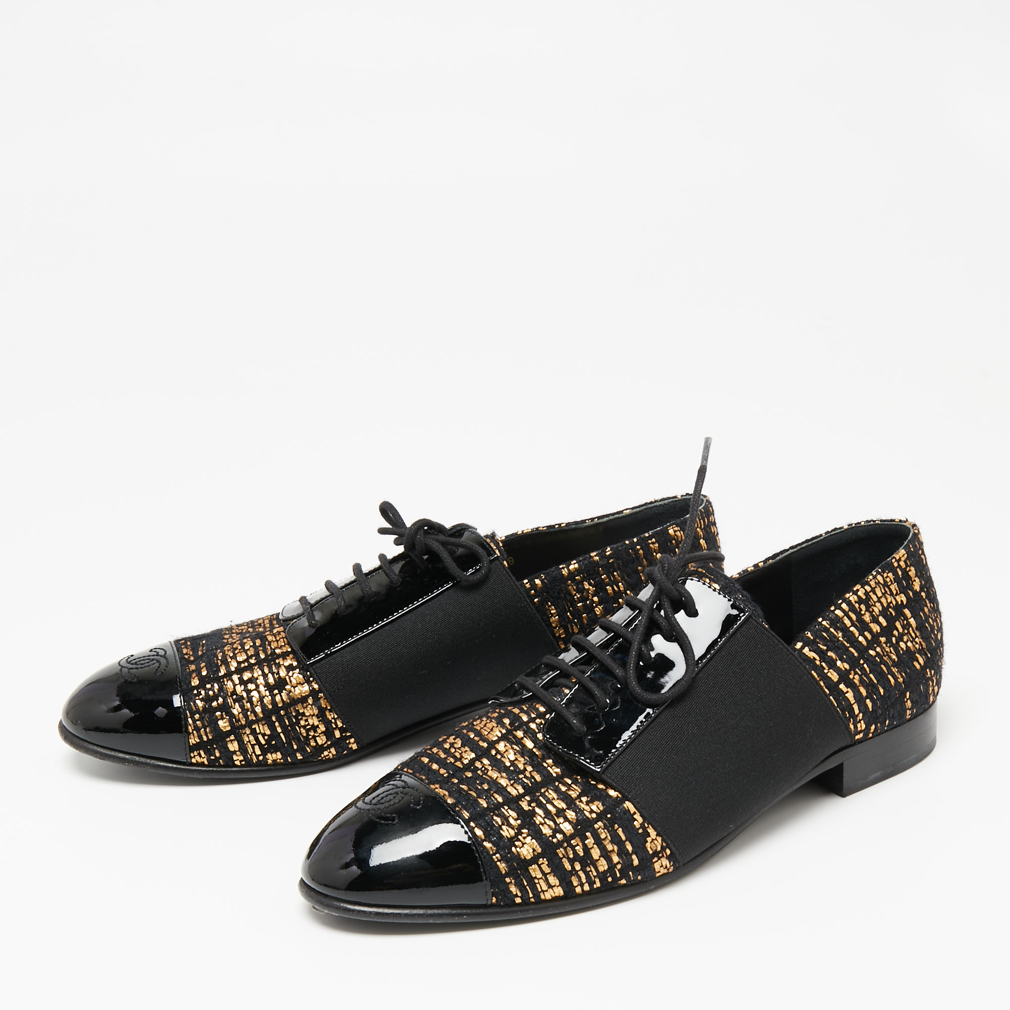 

Chanel Black/Gold Tweed And Patent Cap Toe Oxfords Size