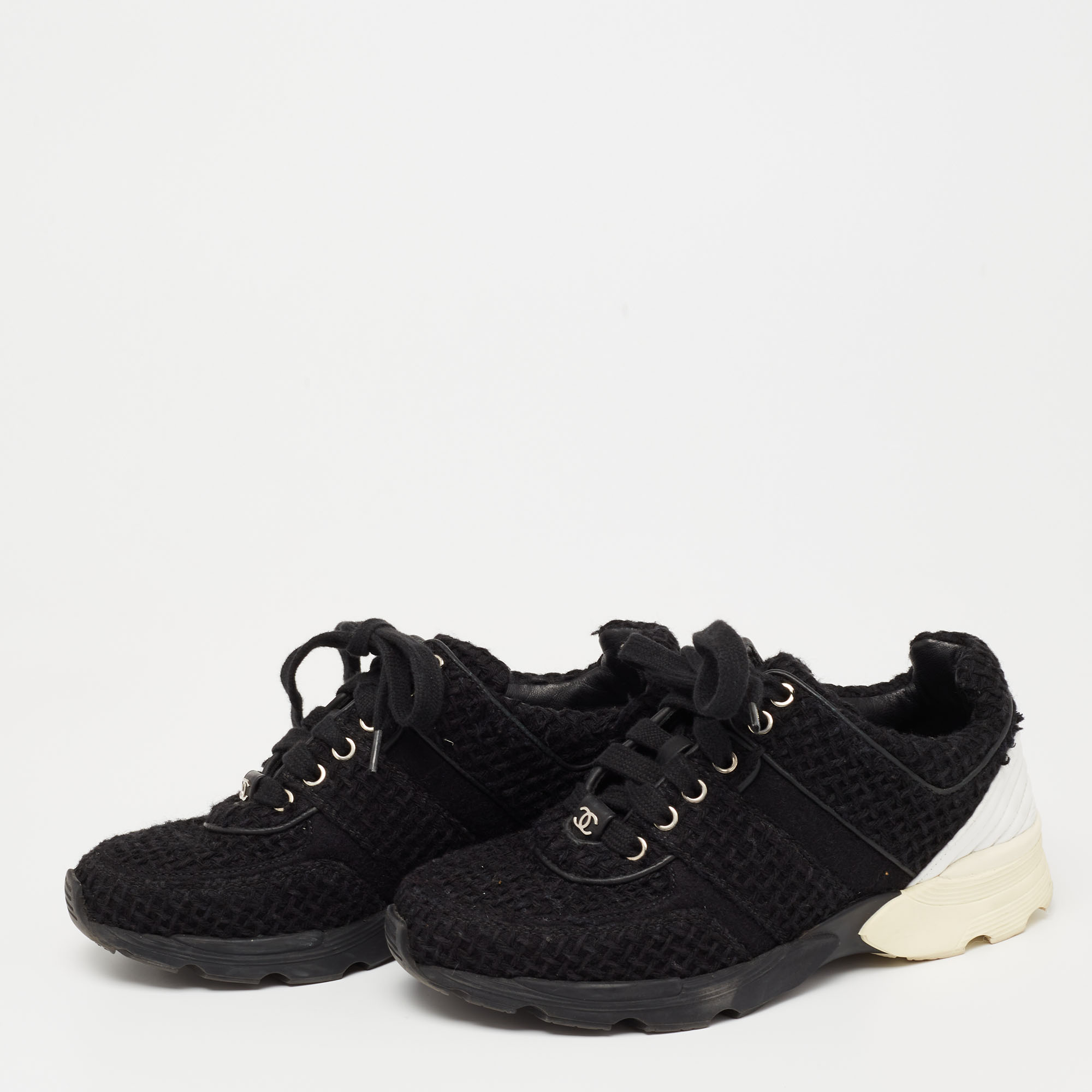 

Chanel Black/White Tweed And Leather CC Low Top Sneakers Size