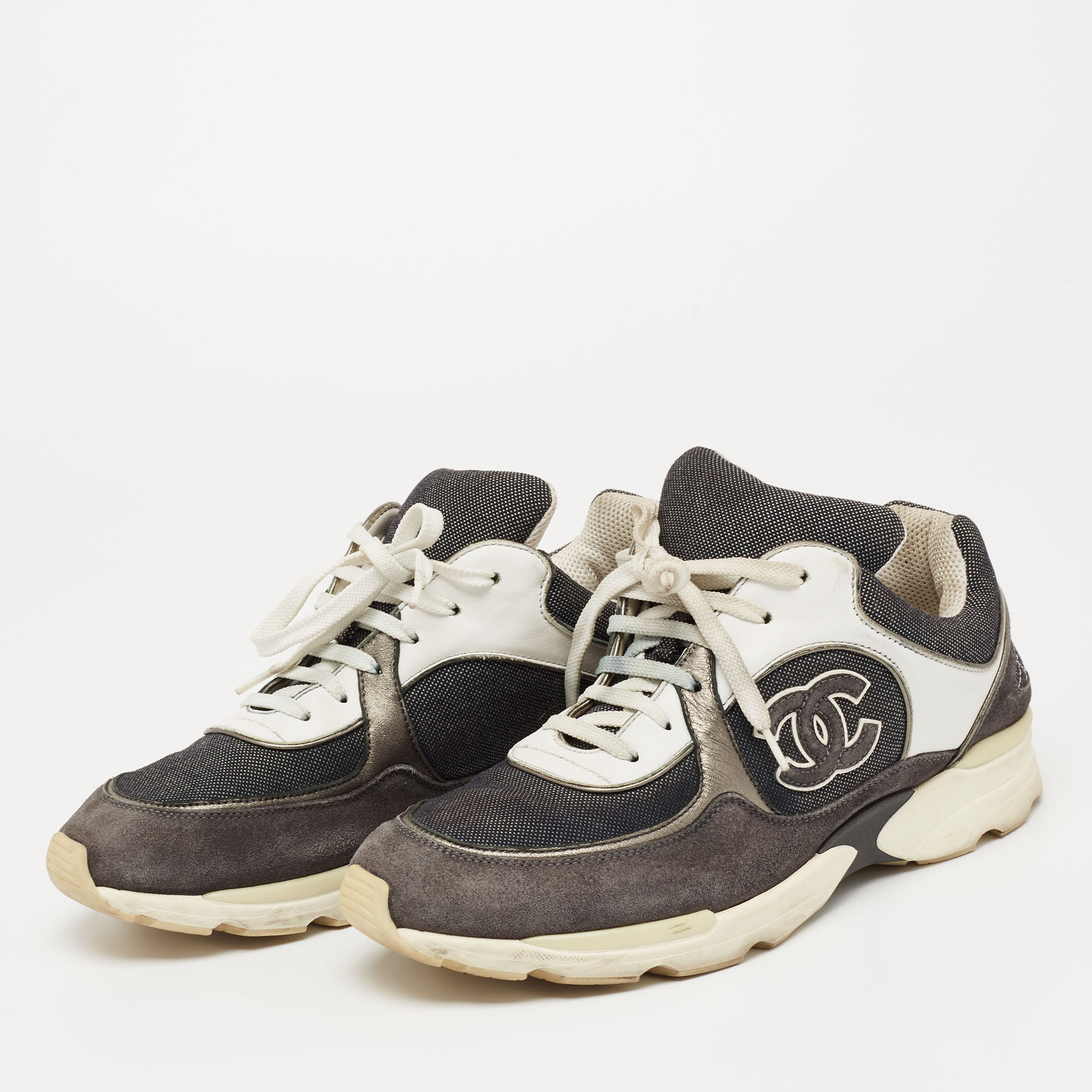 

Chanel Black/Grey Suede And Leather CC Logo Lace Up Sneakers Size