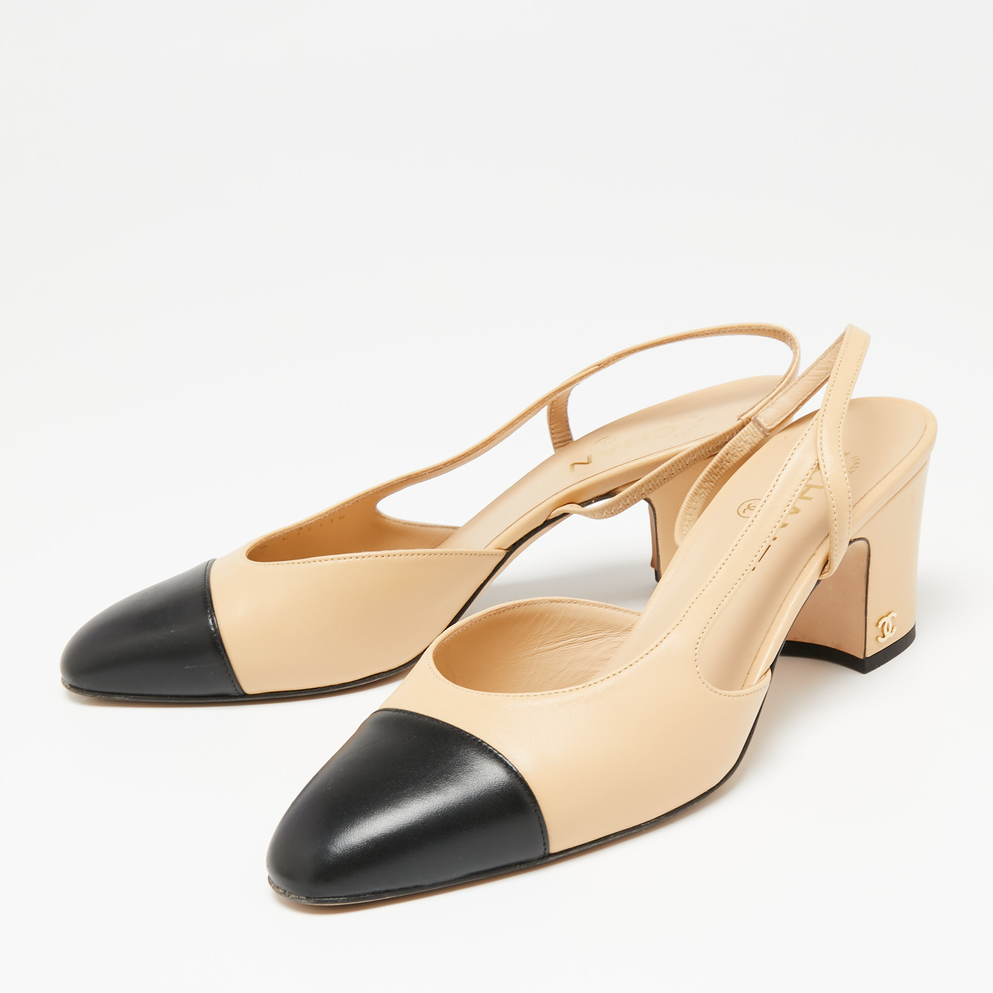

Chanel Black/Beige Leather CC Slingback Sandals Size