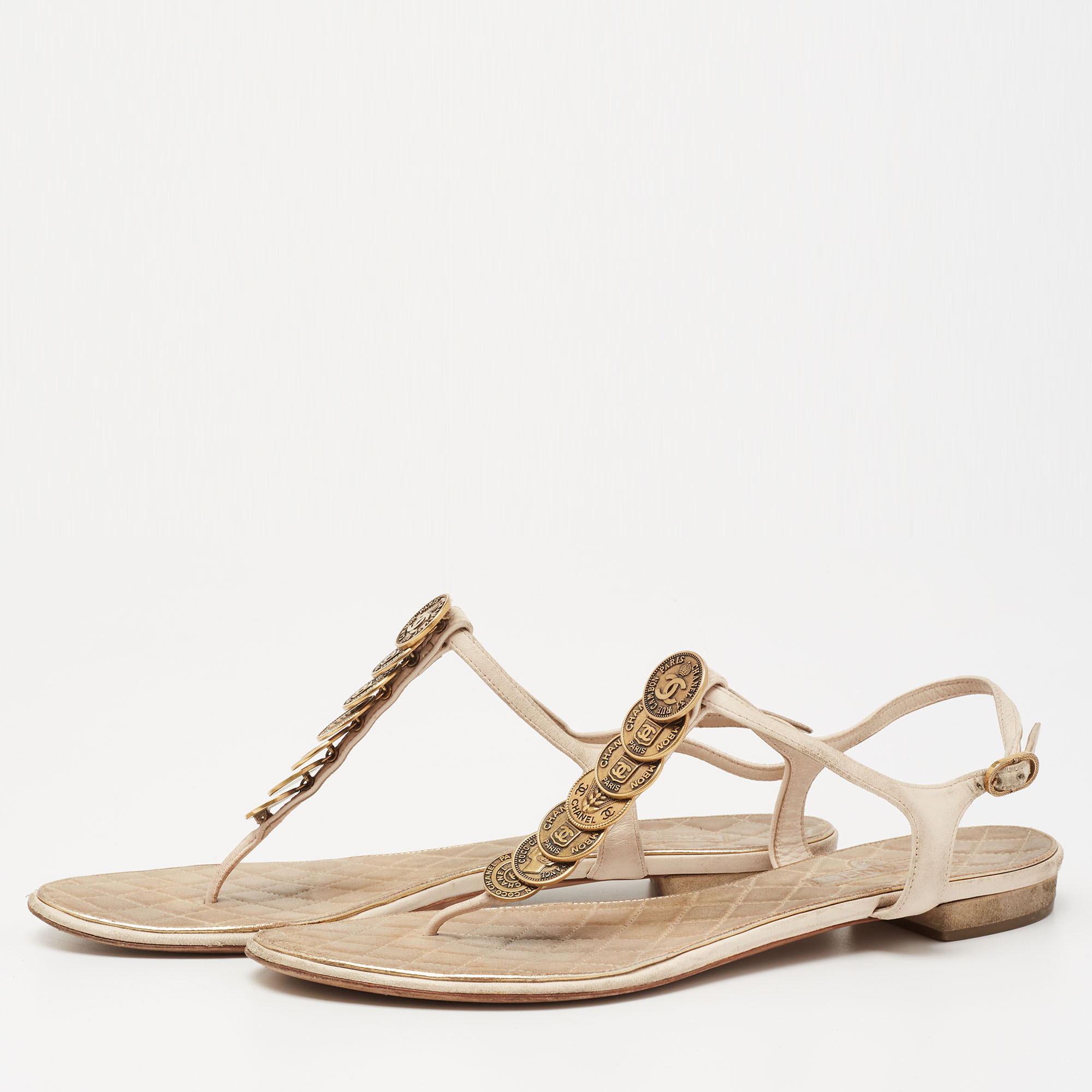 

Chanel Beige Leather CC Coin Thong Strap Flat Sandals Size