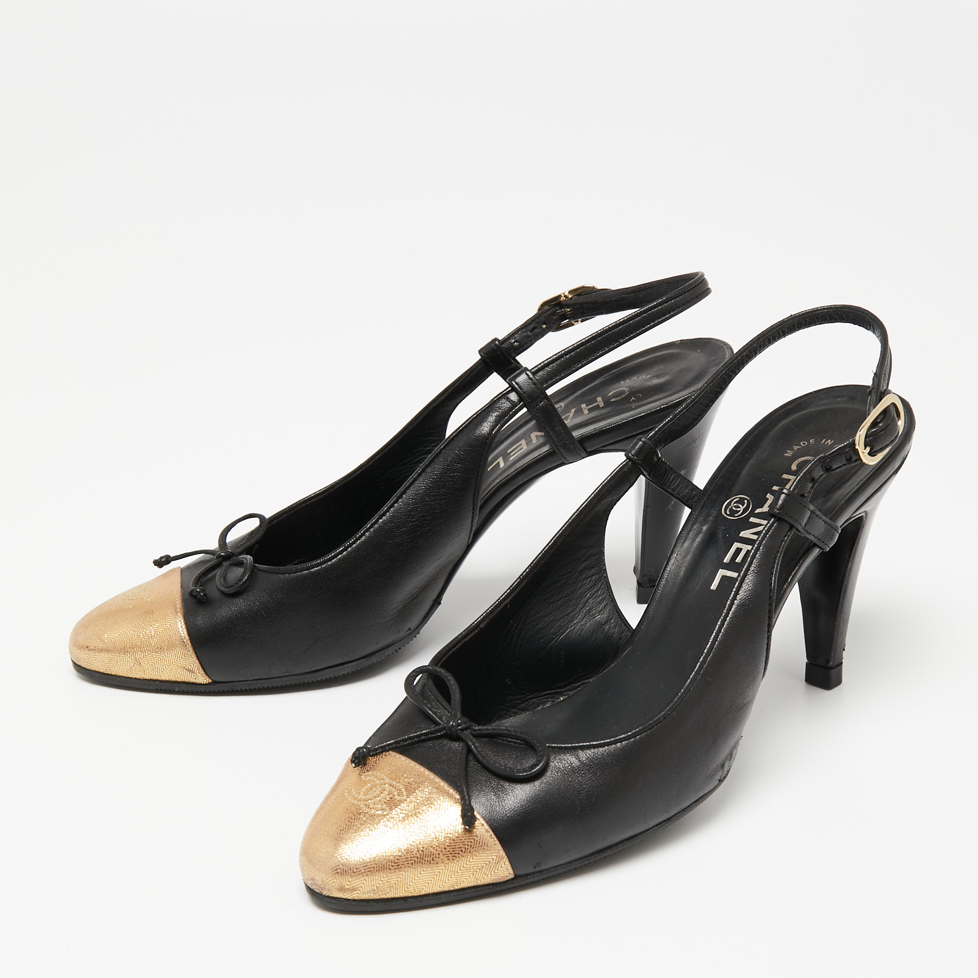 

Chanel Black/Gold Leather Bow CC Cap-Toe Slingback Pumps Size