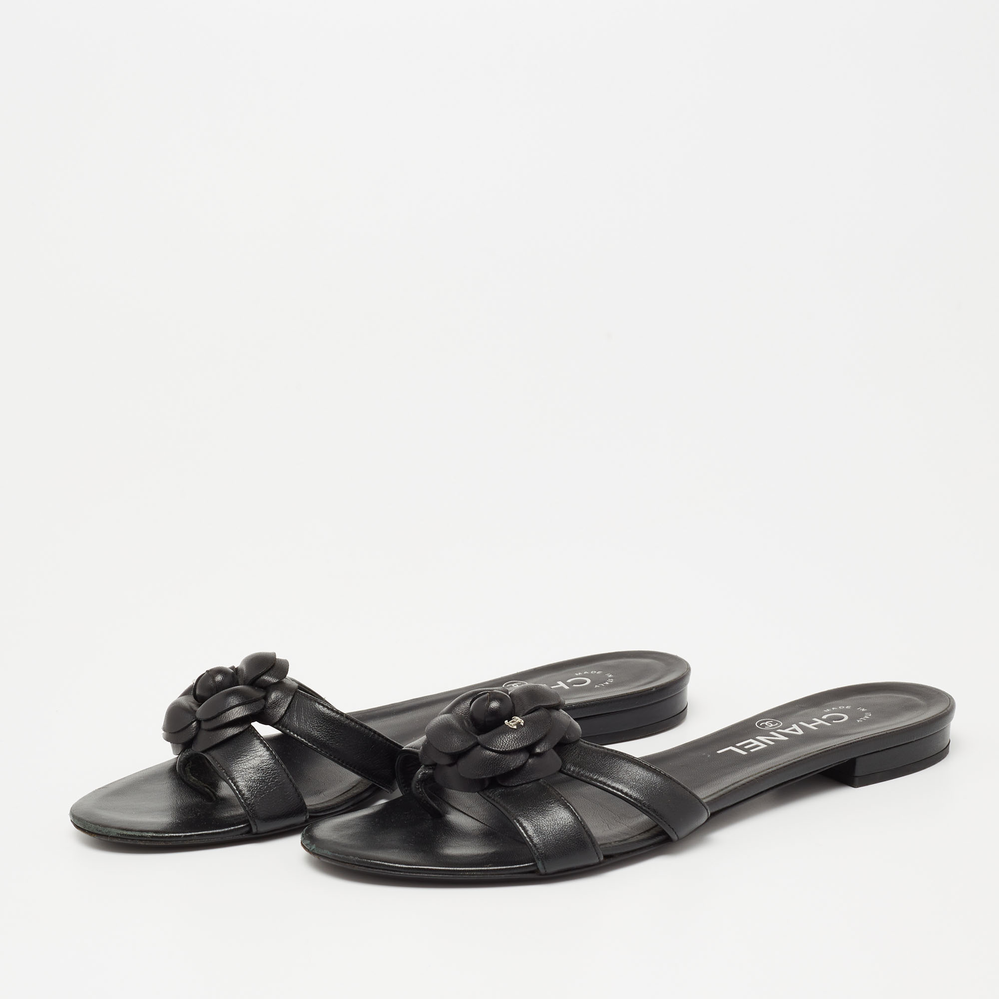

Chanel Black Leather Camellia Embellished CC Thong Flat Slides Size