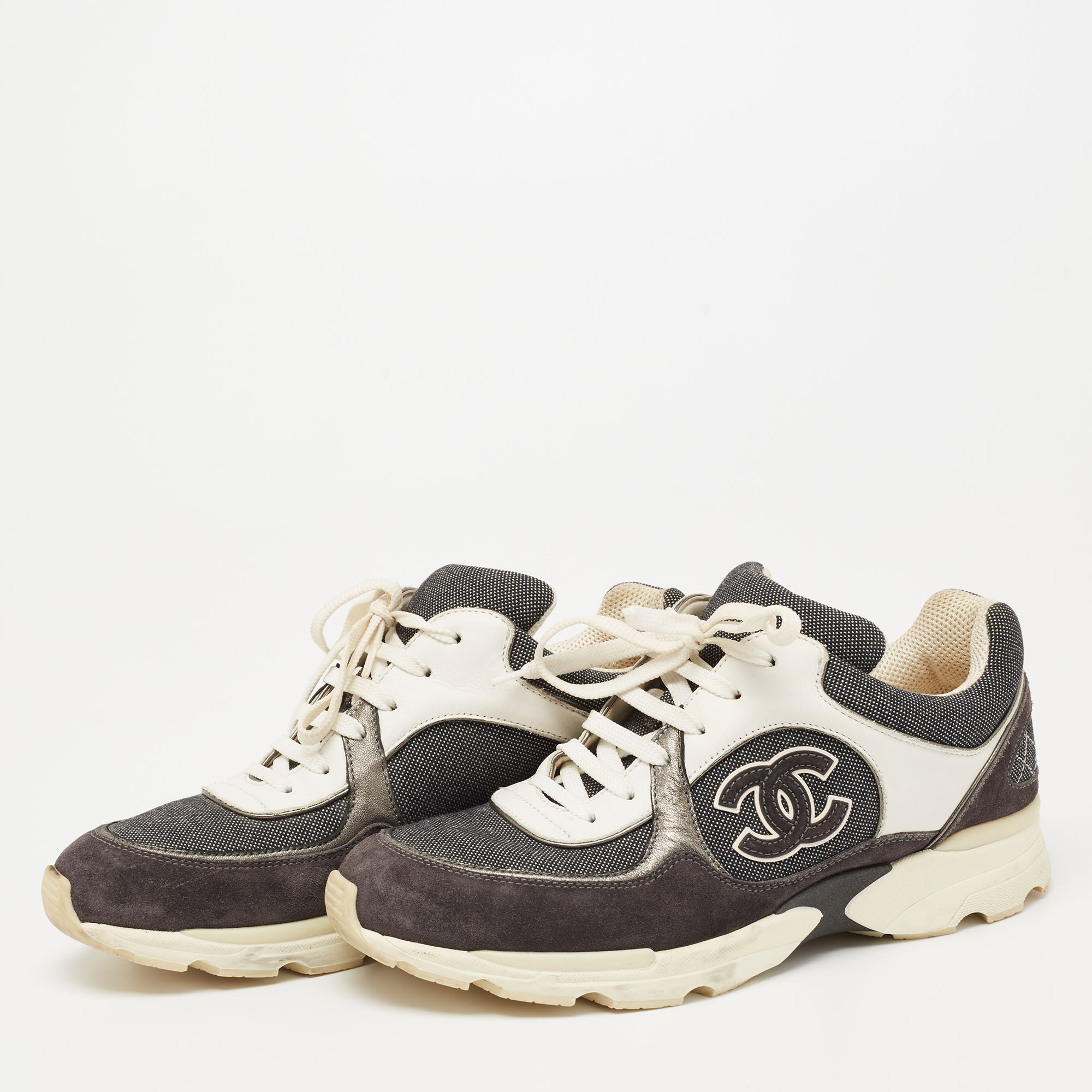 

Chanel Black/White Suede And Canvas CC Low Top Sneakers Size, Grey