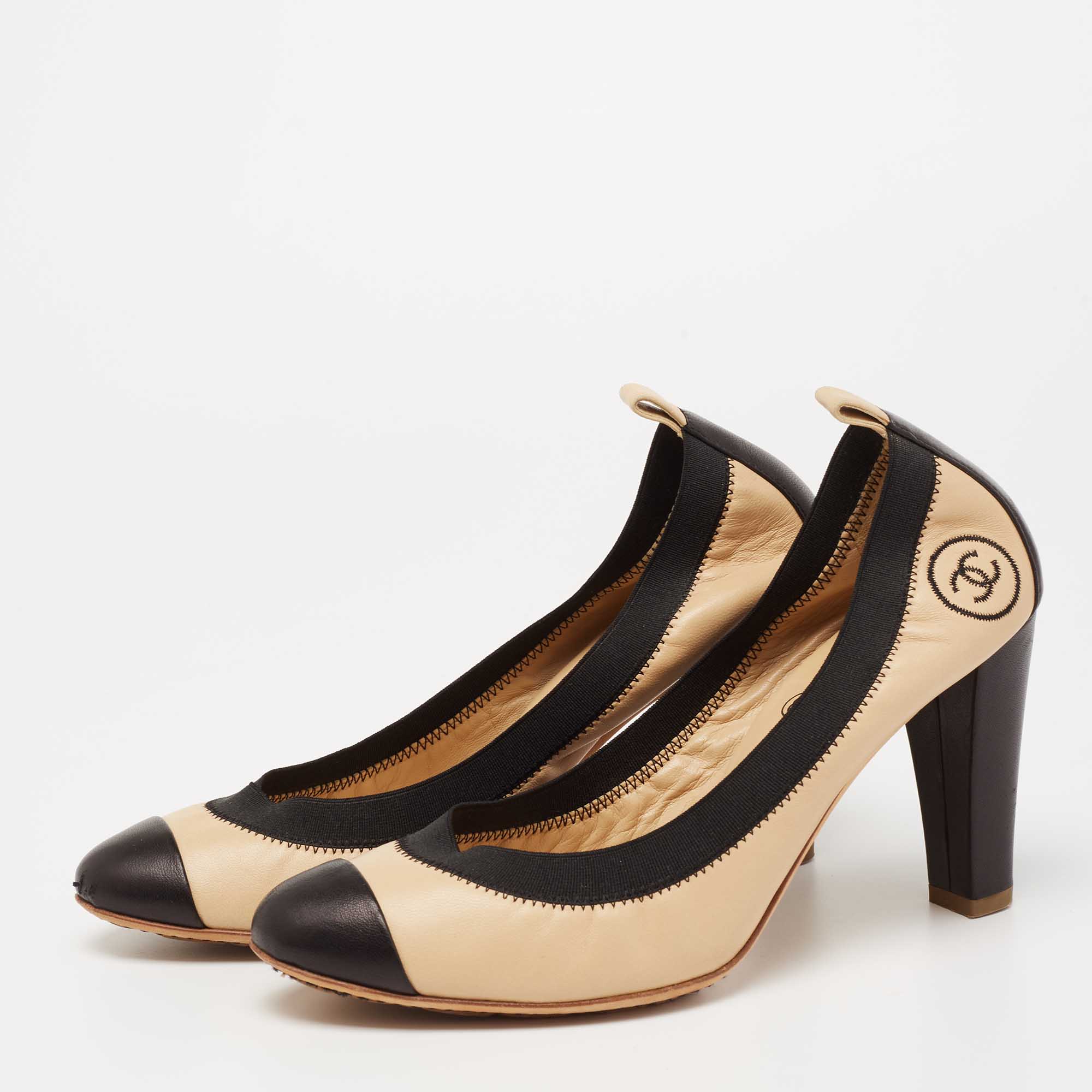 

Chanel Beige/Black Leather Cap Toe Scrunch Elastic CC Scrunch Pumps Size