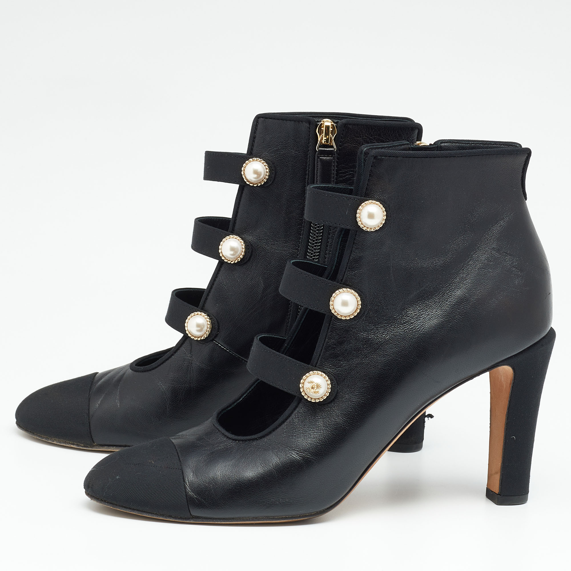 

Chanel Black Leather And Fabric CC Ankle Length Boots Size